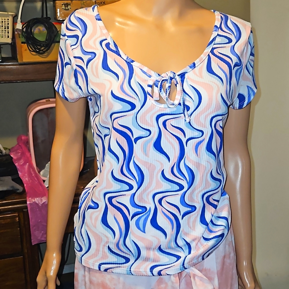 Love Theory Swirl Keyhole Tie Short Sleeves T